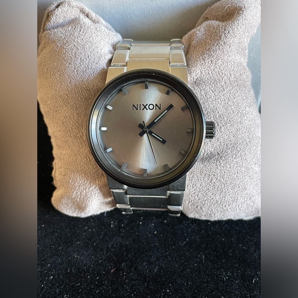 Nixon The Cannon “Shoot to thrill” men’s watch